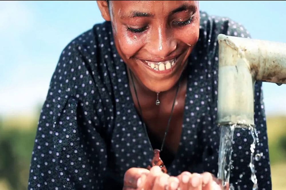 Accéder à une eau de qualité est vital pour notre organisme et notre santé.